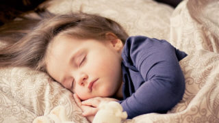 子どもが寝ないママをイライラから解放！2歳の娘が寝るようになった方法3つ